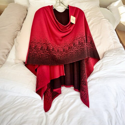 Soft & Cozy Wool Hand-knitted Poncho Reversible open style Red & Black S0000096 - Picture 7 of 15