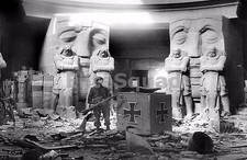 WW2 Picture Photo U.S. soldier stands in the Monument of the Battle 1127