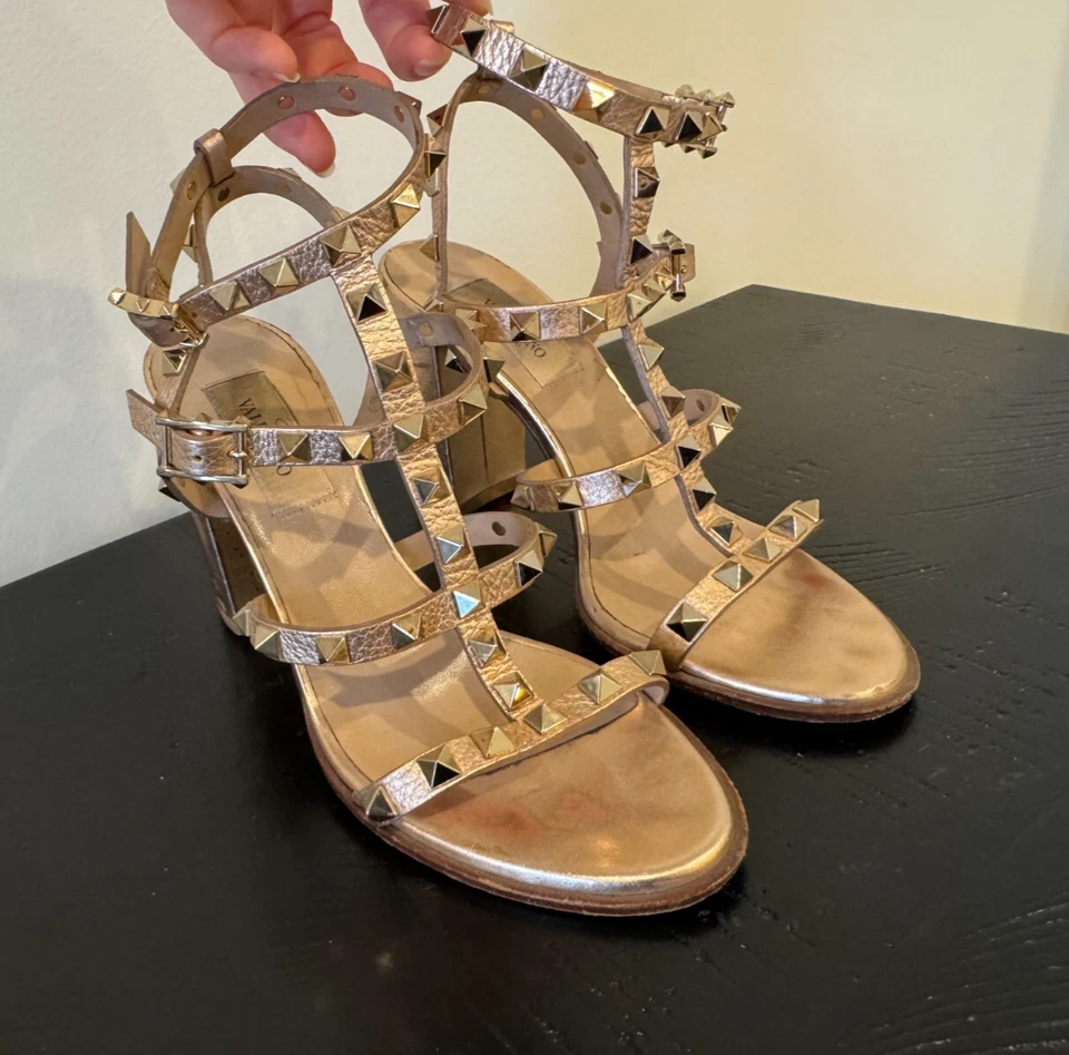 Sandalias de tacón alto Rockstud Gladiator Valentino oro rosa tacón alto - 35,5 Foto 2 de 4
