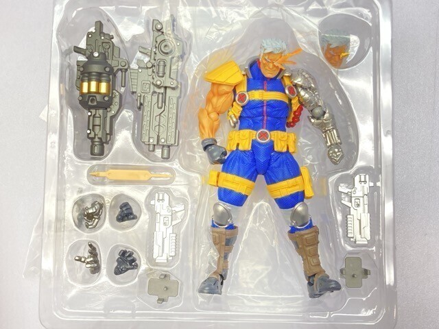アメコミ・英語　ケーブル　CABLE:REVOLUTION Amazon.com: Cable: Revolution: 9781302912178: Weinberg