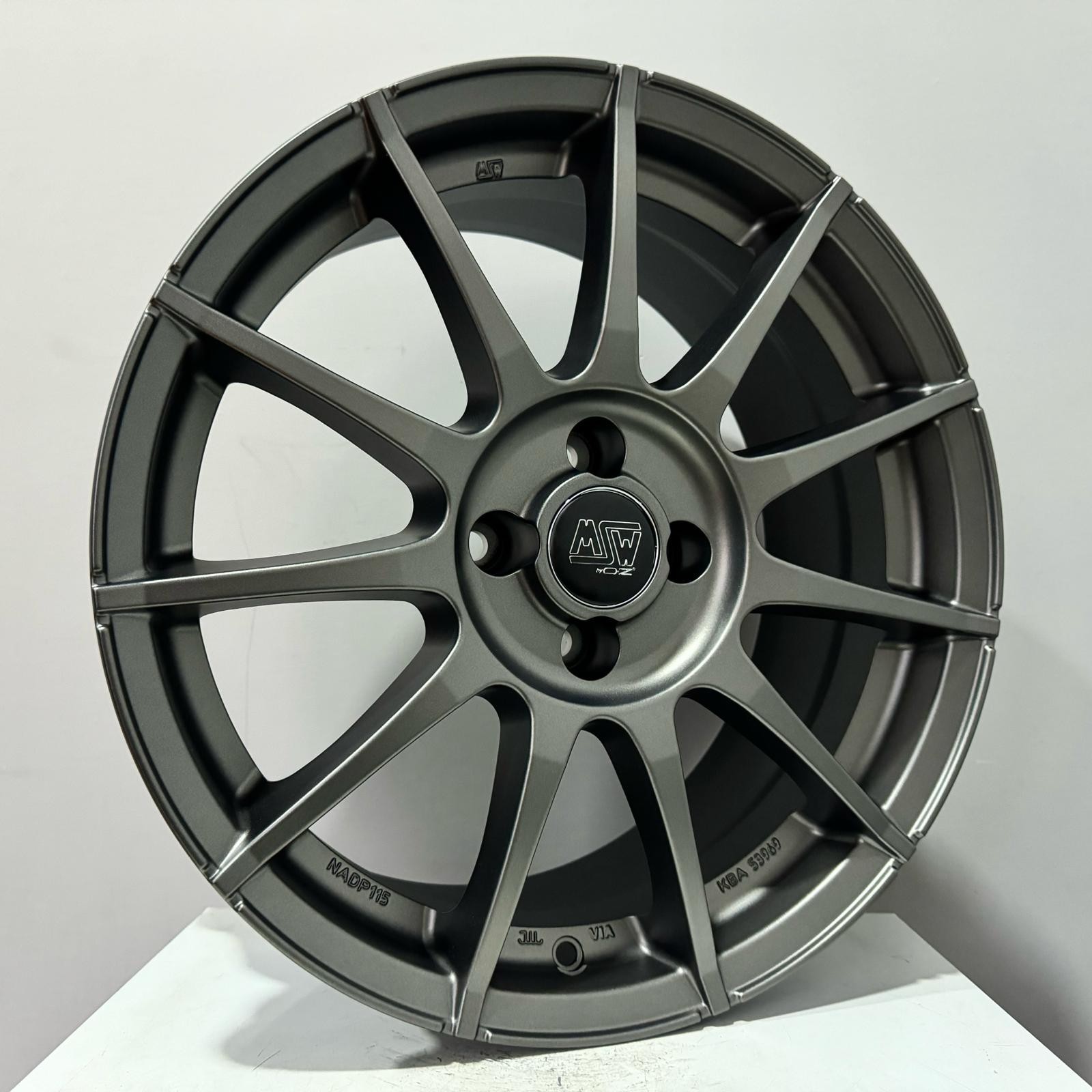 Kit 4 Cerchi in Lega Fiat 500 da 16" Nuovi + 4 Gomme 195/45R16 Kumho Wintercraft - Miniatura 10