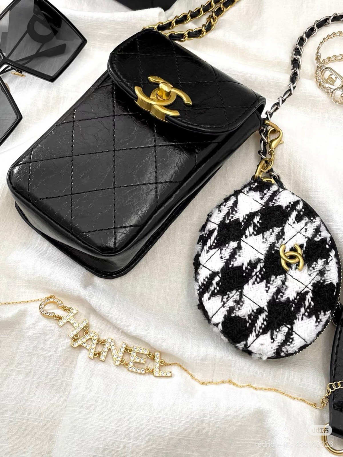 [PRESALE] CHANELBEAUTY GIFT MAKEUP BAG ON CHAIN + PURSE GWP - BLACK / WHITE