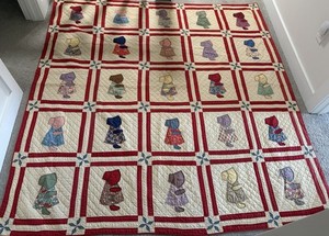 Stunning 1940’s SUNBONNET SUE HANDMADE APPLIQUED  & EMBROIDERED QUILT