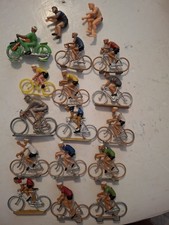 Lot 17 figurines miniatures cyclistes sur vélos + 1 motard peintes STARLUX