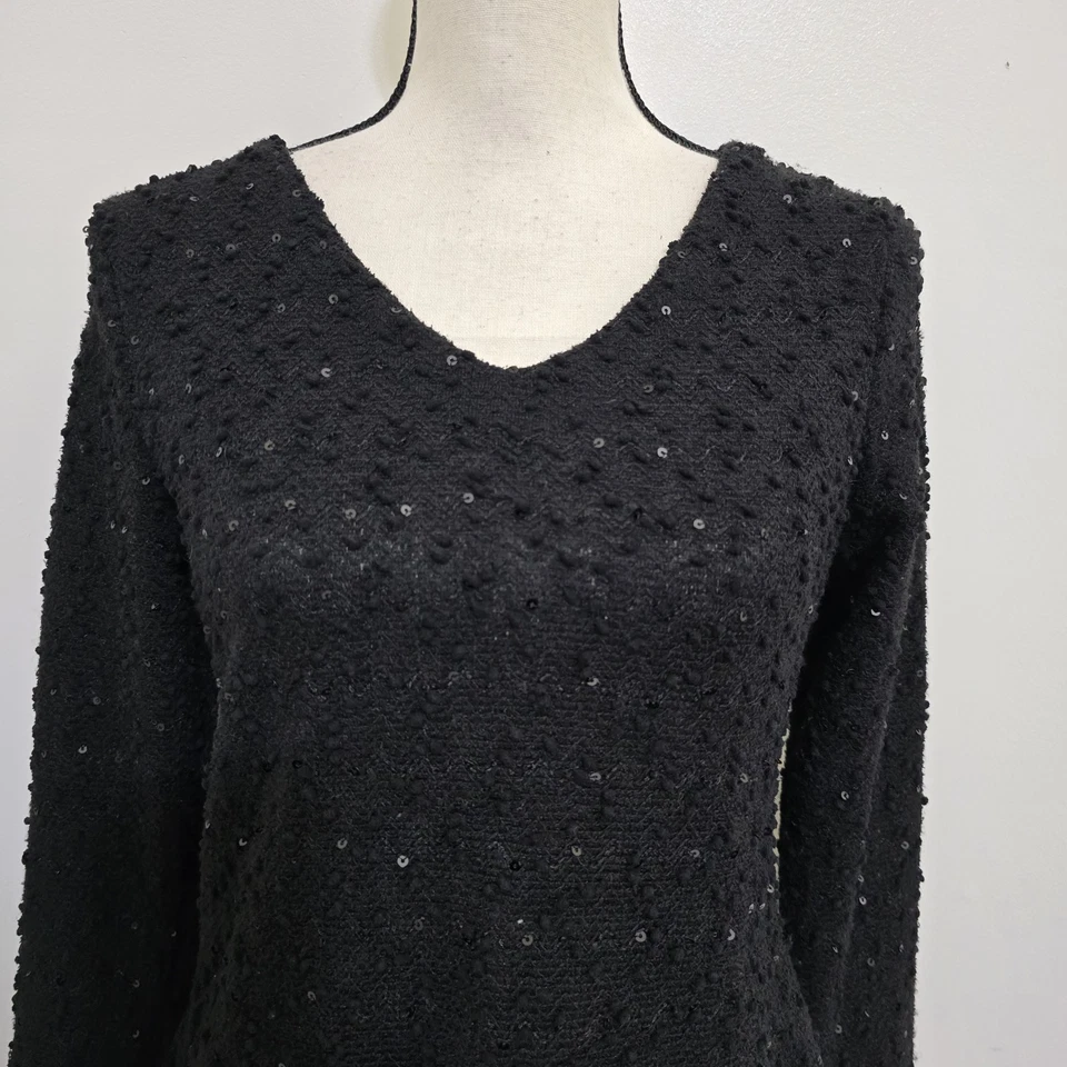 APT. Suéter de gasa con dobladillo negro con lentejuelas metálicas cuello en V mediano talla 9 Petite Foto 2 de 4
