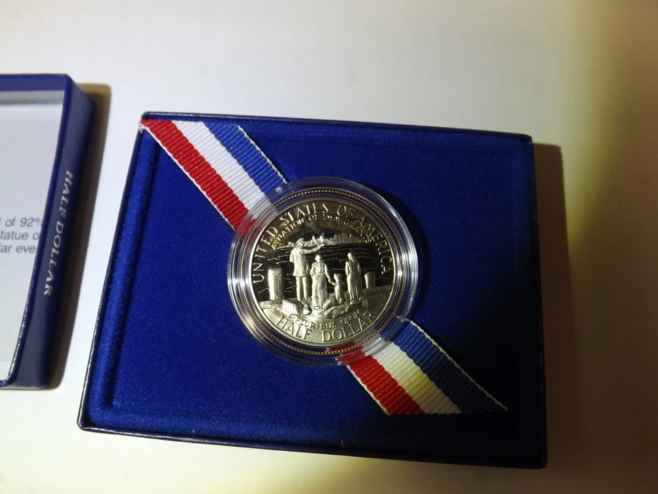 1986 Half Dollar Statue Liberty Coin Nation of Immigrants w/ Box Copper Nickel - Image 4 of 4