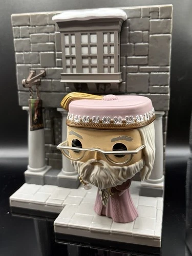 Funko Pop! Deluxe: Harry Potter - Albus Dumbledore With Hog's Head Inn #154
