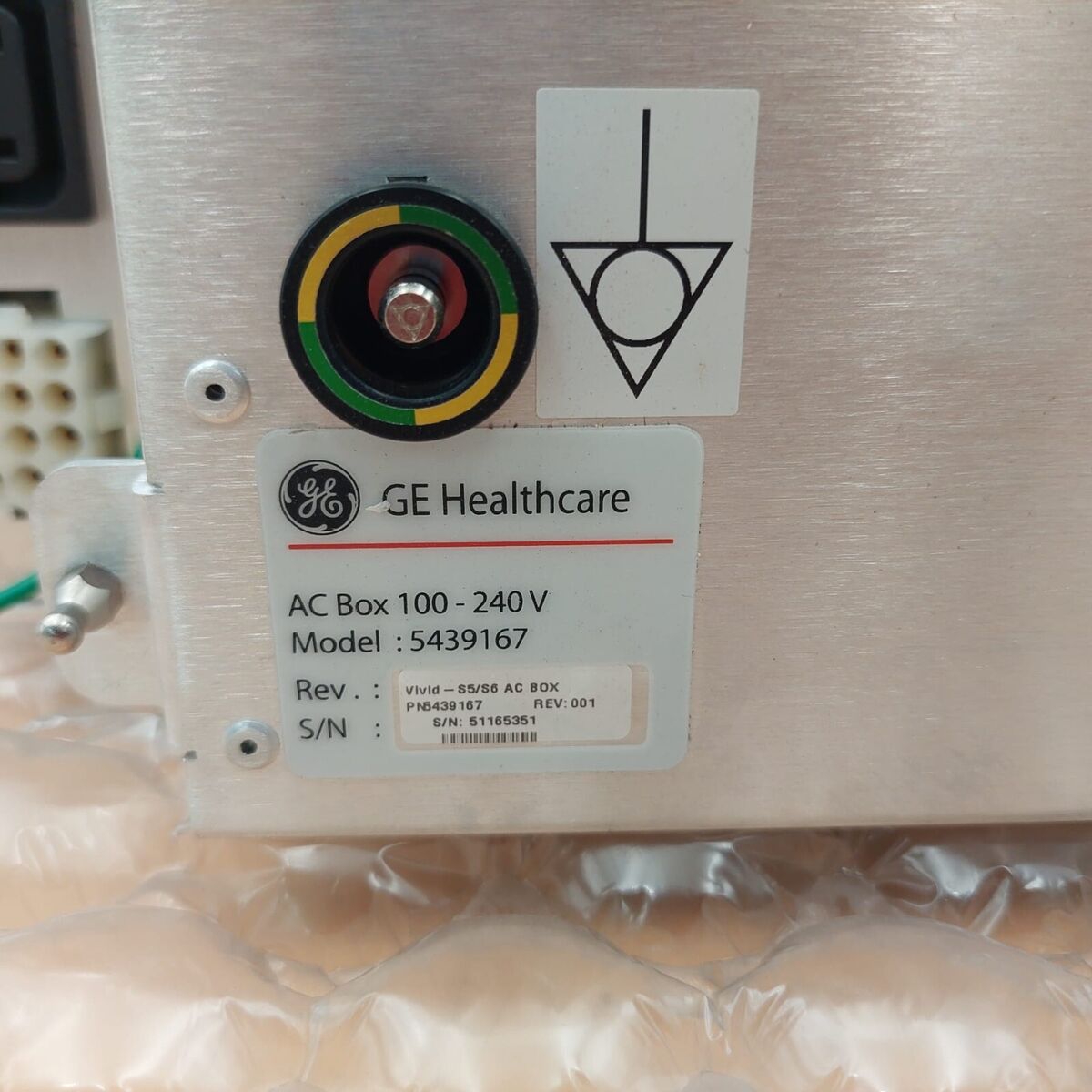 GE HealthCare Vivid S5/S6 Power Supply AC BOX 100-240V GE HealthCare Vivid S5/S6 Power Supply AC BOX 100-240V