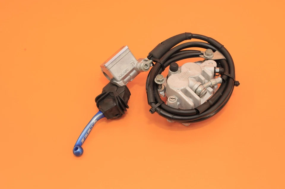 2003 03-04 YZ450F YZ 450F OEM Pinza de freno delantera Soporte Cilindro maestro Manguera Foto 4 de 4