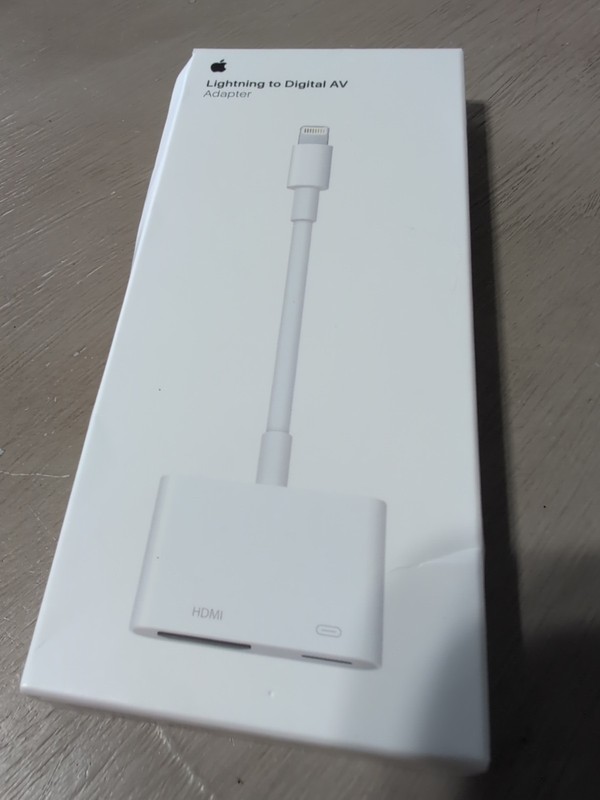 Apple Lightning - HDMI Digital AV Adapter  MD826AM/A Box Slightly Distressed