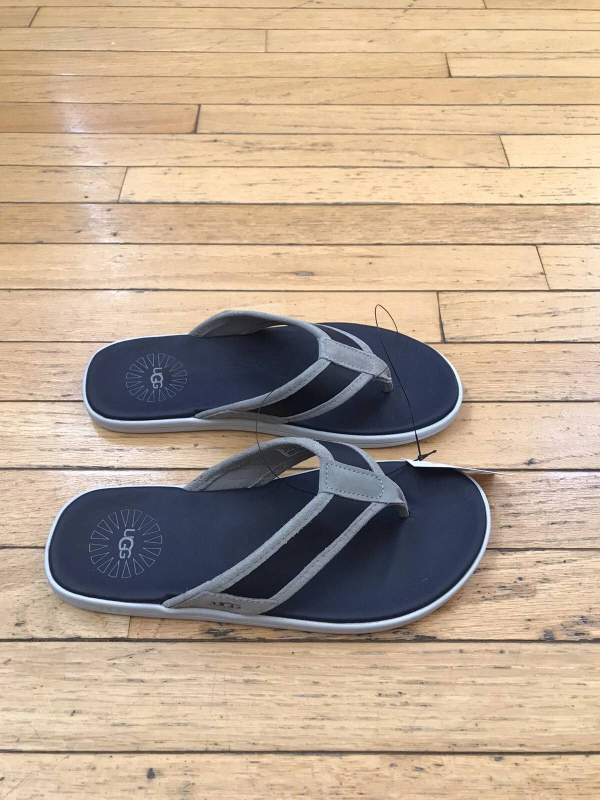 Sandali con perizoma grigi UGG da uomo infradito mare taglia 7 nuovi con etichette nuovi