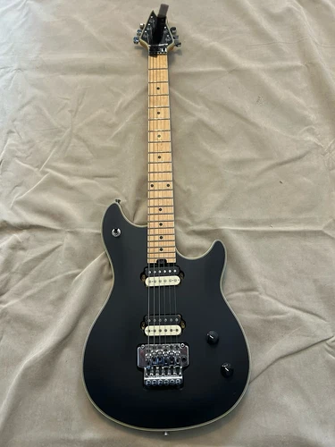 Electric Guitar  EVH Wolfgang copy excellent condition