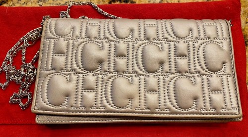 Bolso/bandolera metálico con logotipo de Carolina Herrera - Imagen 2 de 10