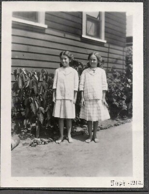 PHOTOGRAPH 1912 LITTLE GIRLS BARE-FOOT FASHION LOS ANGELES CALIFORNIA OLD PHOTO