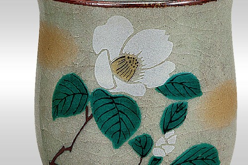 Yunomi Kutani yaki ware Japanese Pottery Tea cup Camellia Sazanka motif Japan - Picture 3 of 3