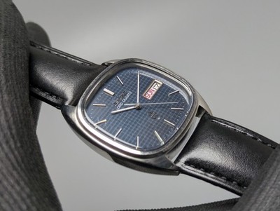 1979 Vintage Japanese Seiko LORD QUARTZ 8243-5010 good works #157