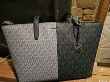 Michael Kors Jet Set Travel Medium Top Zip Tote Navy Multi MK Signature