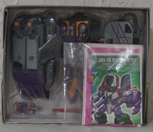 Takara Tomy MD-06 Shockwave Transformers Megatron Transforming Robot Figure Toy - Image 3 of 4