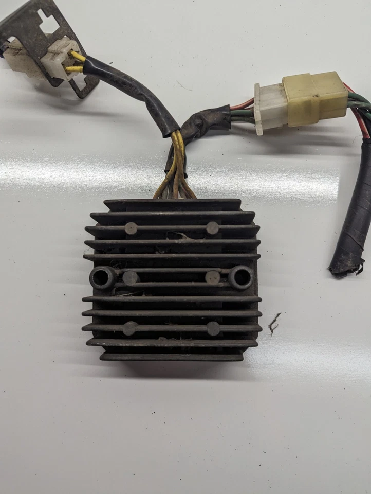 Regulador rectificador Honda Sabre Vf700 1984-1985 Foto 2 de 4