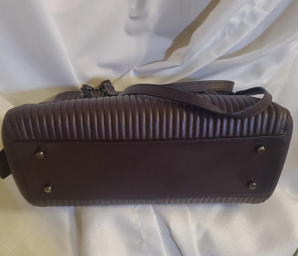 Bolso de mano Coach acolchado Parker de cuero, sangre de buey Foto 3 de 4