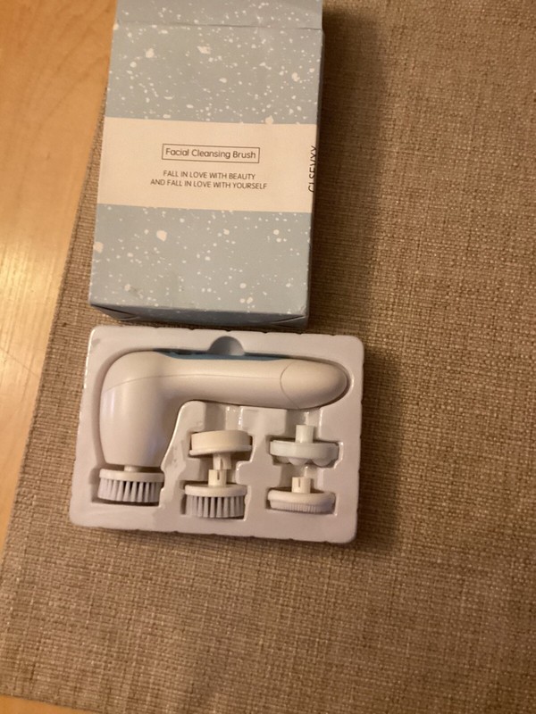 Facial Cleansing Brush