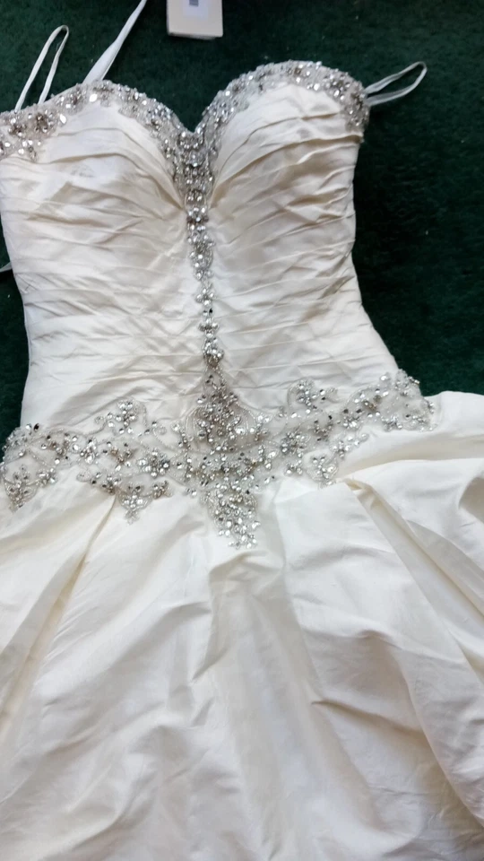 Elegante vestido de novia, talla 6 Foto 2 de 3