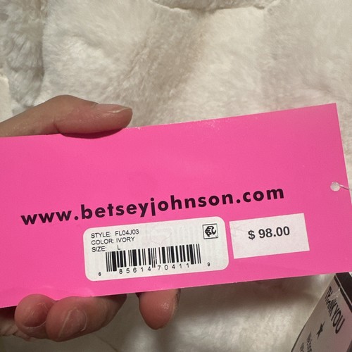 BETSEY JOHNSON Gorgeous Vintage Super Soft Ivory Faux Fur Collared Cape RARE NEW - Picture 7 of 10