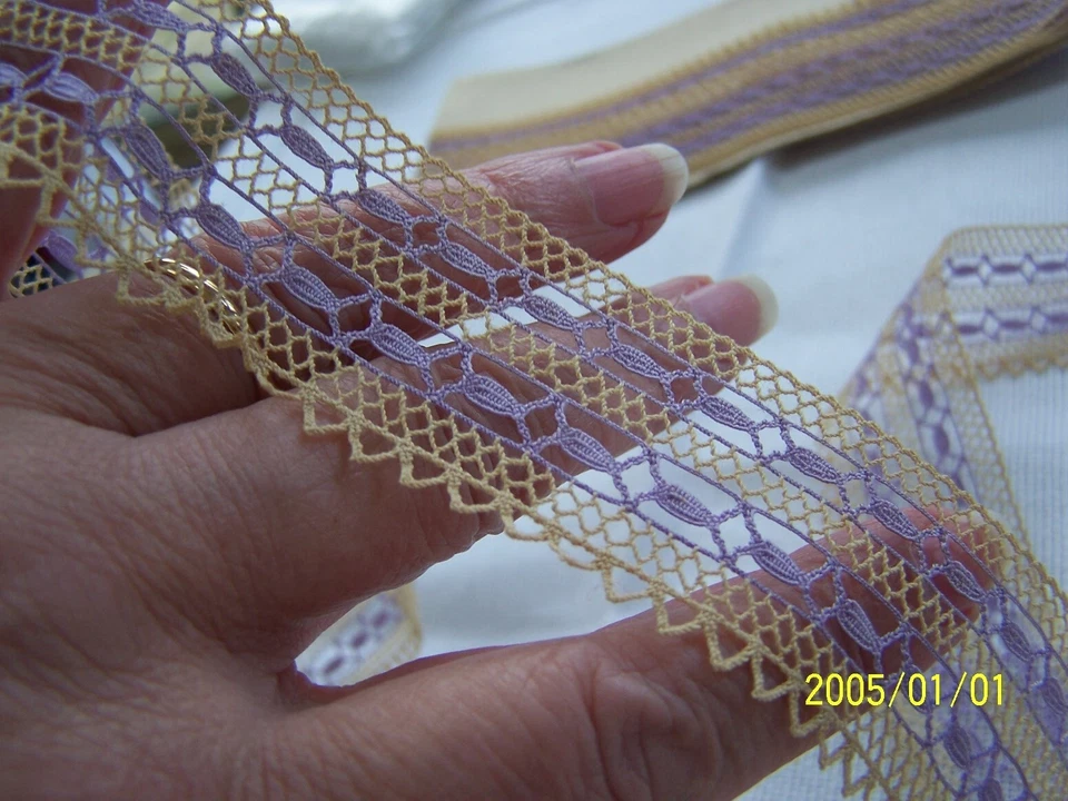 Dentelle ancienne. Superbe dentelle écru et violet. + de 4 mètres.  Réf N°306 - Photo 3/4