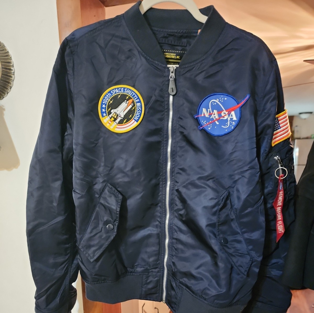 ALPHA アルファNASA Apollo II MA-1 フライトジャケット Alpha Industries Men's Apollo MA-1 Flight Jacket (XS, Black) at