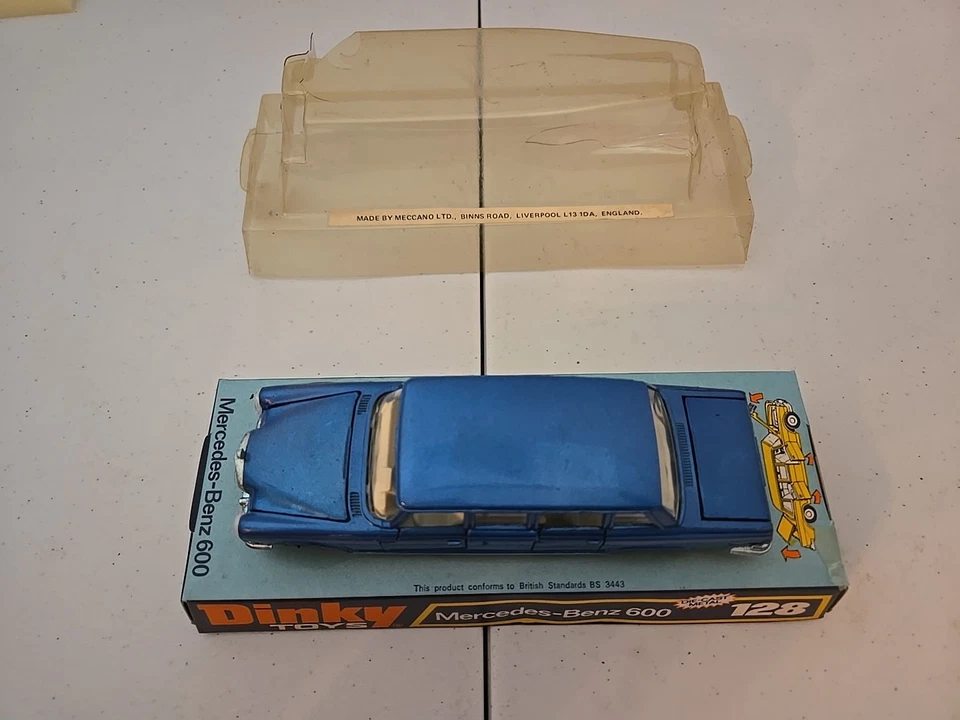 LIMUSINA DINKY Nº128 MERCEDES-BENZ 600 PULLMAN. (Met. CAJA RARA AZUL) Foto 2 de 4