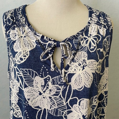 SJS Blue & White Floral Keyhole Tank Top, Size Large - Picture 2 of 12