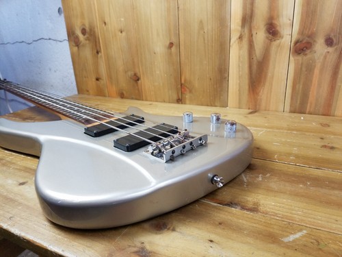 Wesley 4 String Metallic Grey Bass Guitar Electric B3504 Right Handed - Picture 16 of 18