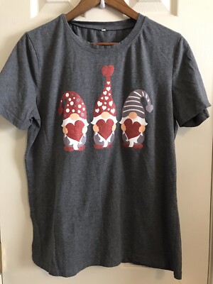 Gnome Valentine s Day Women s T-shirt Size XL Gray Glitter Hearts Stocking Caps