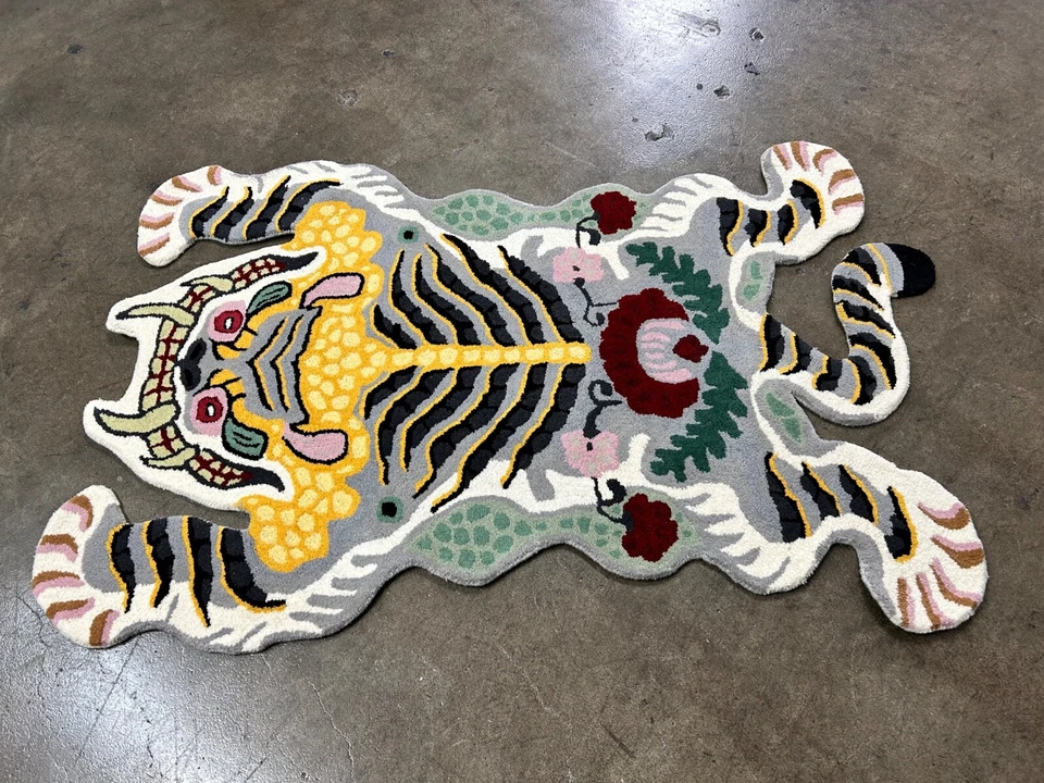 Tibetan Tiger Rug - Royale - 6x4 FEET - Hand Tuffed 100% Wool  - Image 3 of 4