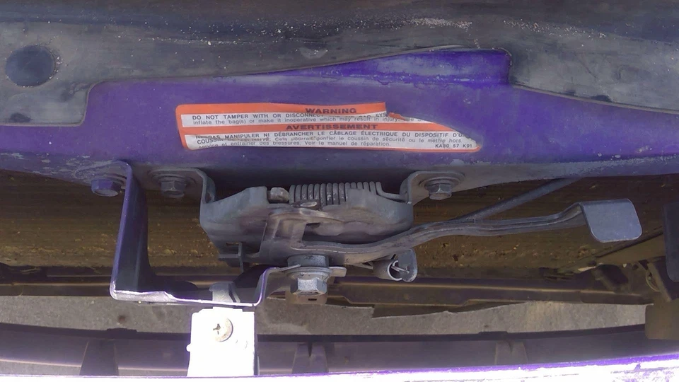 Conjunto de pestillo de capó Ford Escort 1991-1996 con soporte OEM Foto 4 de 4