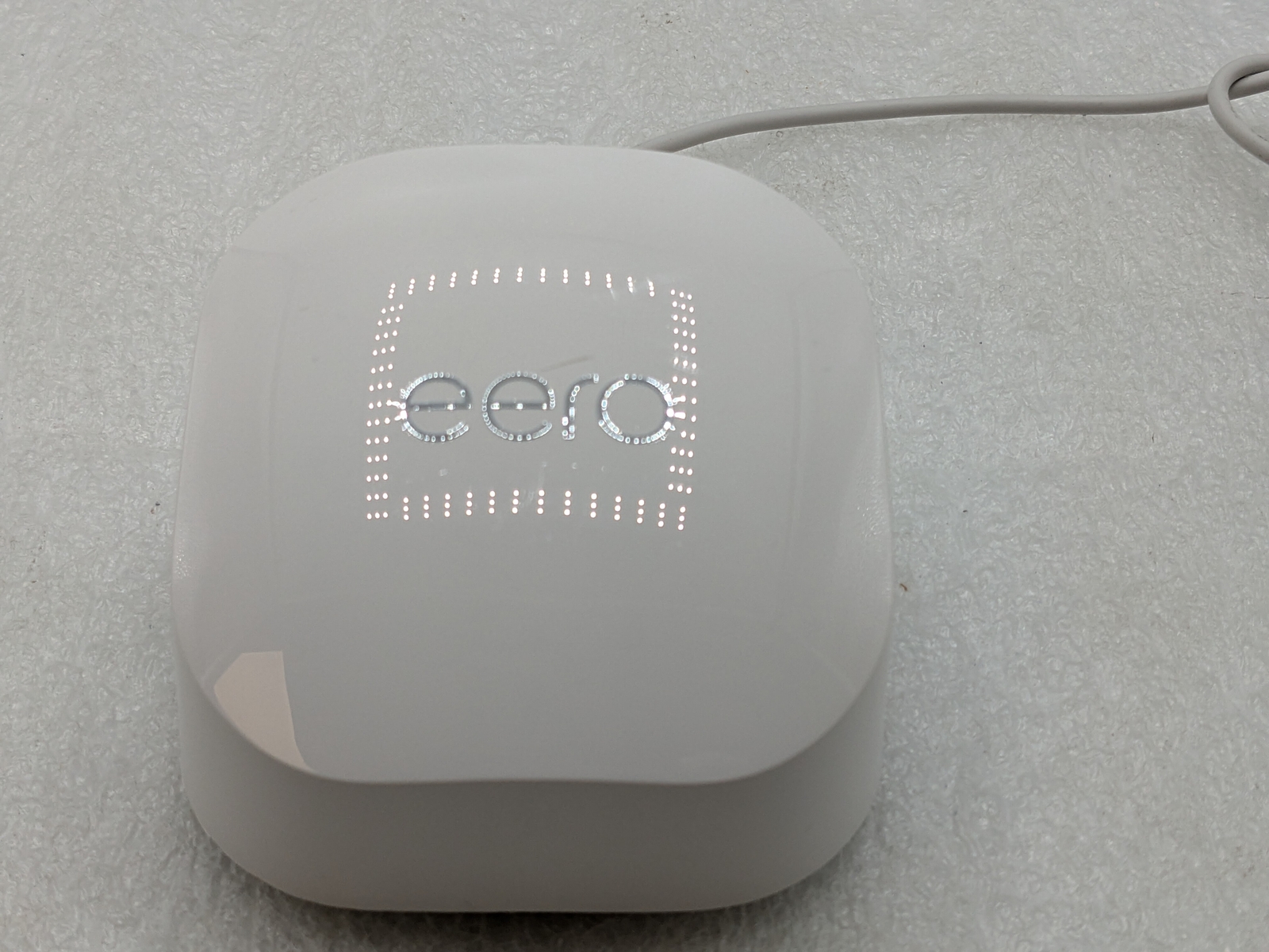 eero 6+ plus 1 pack 2402 Mbps 2 Port 574 Mbps Wireless Router - R010001 ...