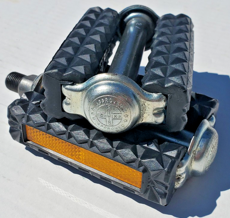 ヴィンテージ SCHWINN PEDAL STINGRAY KARTE ペダル NOS Schwinn Stingray Fastback Krate Mantaray Bicycle Pedals 1/2