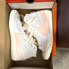 Nike Unisex Low Top Lace-Up Athletic Sneakers White/Pink Colorblock NWT Box