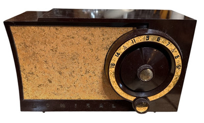 Working Retro Admiral Model 5T32 AM Tube Tabletop Radio Brown Bakelite
