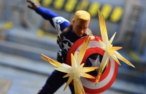 Captain America Commander Rogers One: 12 Collective Mezco PX Exclusive Figure - Picture 3 of 8