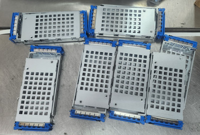 12x NetApp 111-03907 AFF-Axxx 2,5'' Trays/Caddies