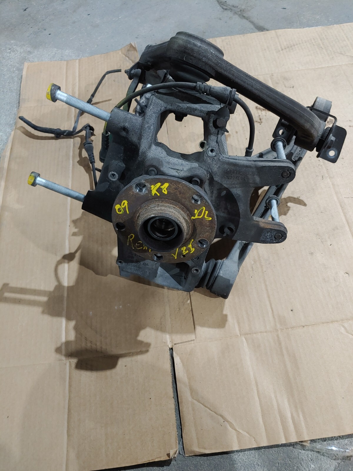 2009 AUDI R8 OEM DRIVER LEFT REAR HUB KNUCKLE SPINDLE CONTROL ARM ASSEMBLY OEM