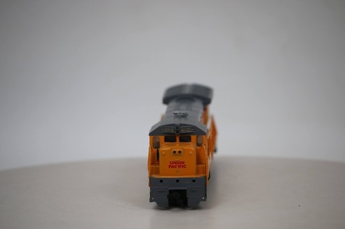 BACHMANN  HO SCALE  ELECTRIC  TRAIN [ UNION  PACIFIC ]  HO GE U36B DIESEL - Picture 4 of 5