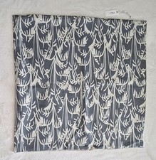 Funda de almohada botánica Emily Daws hojas azules y blancas 24X24