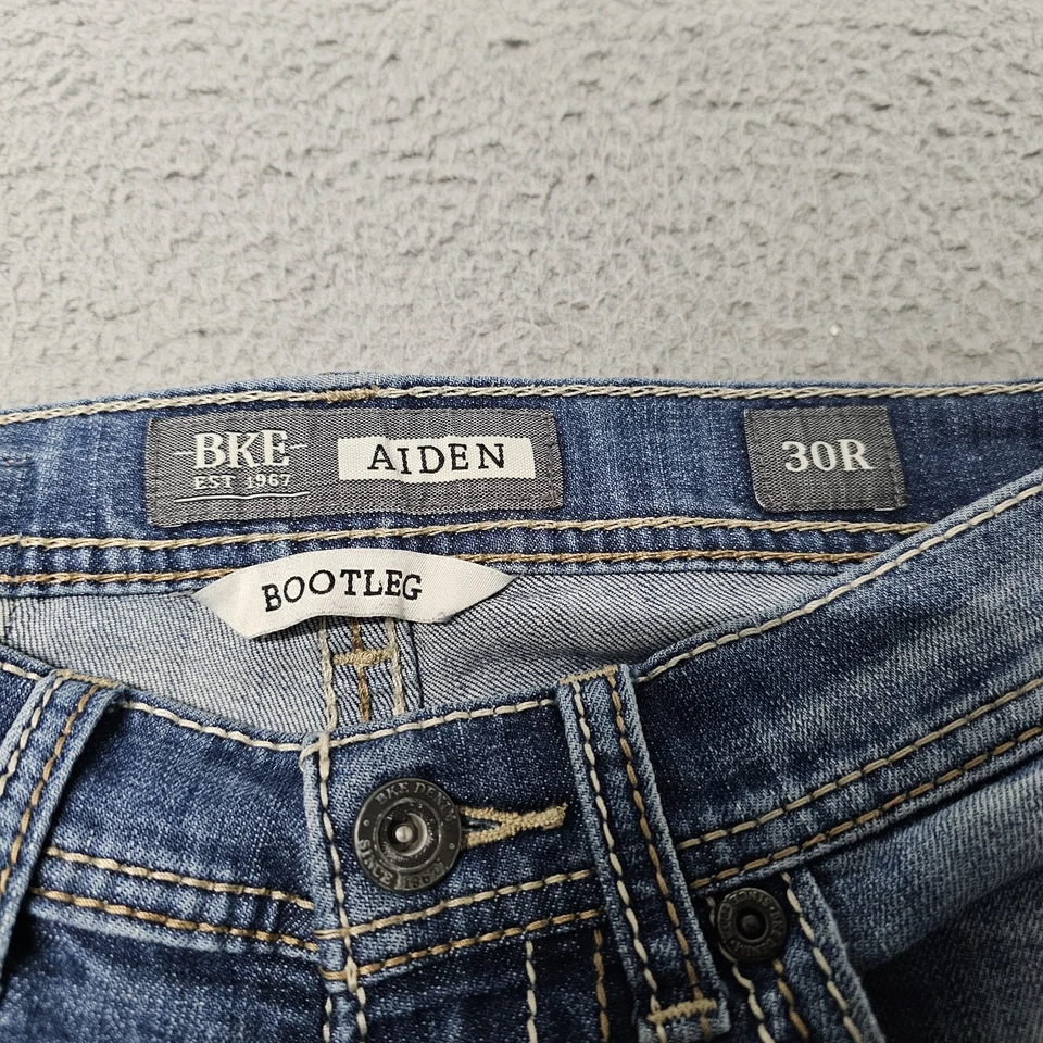 BKE Aiden Bootleg Jeans Mens 30R ~30x31 Light Wash Faded Blue Buckle - Image 4 of 4