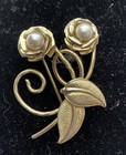 Vintage Gold Tone Flower Brooch With Faux Pearl Flower Centers — photo 4