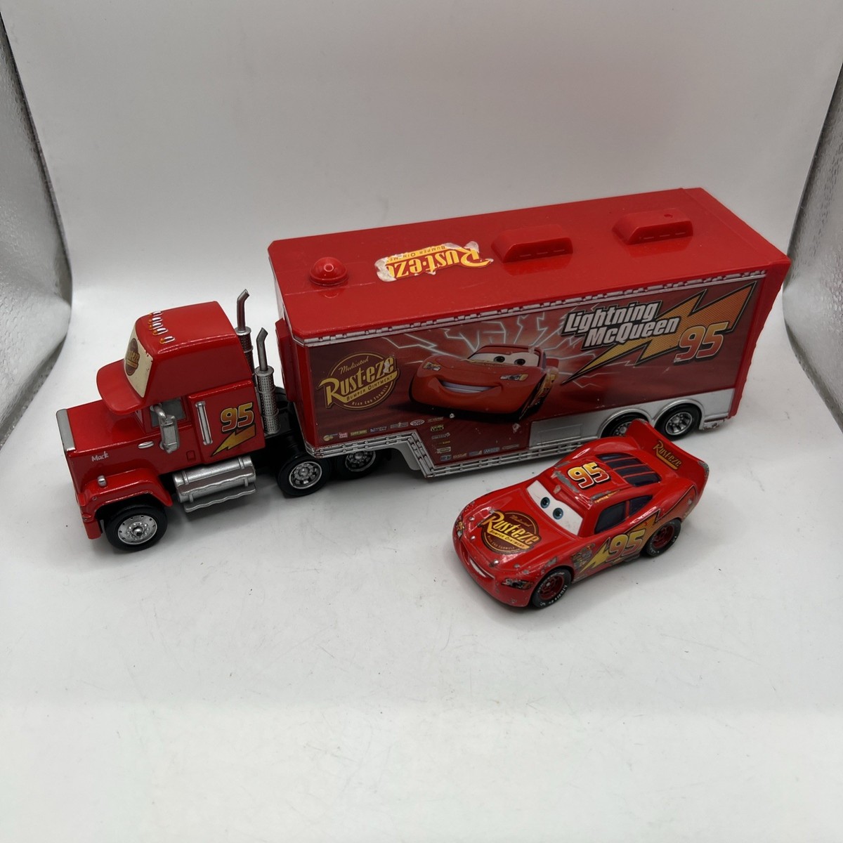 Mack Hauler DISNEY PIXAR CARS Piston Cup Lightning McQueen Truck
