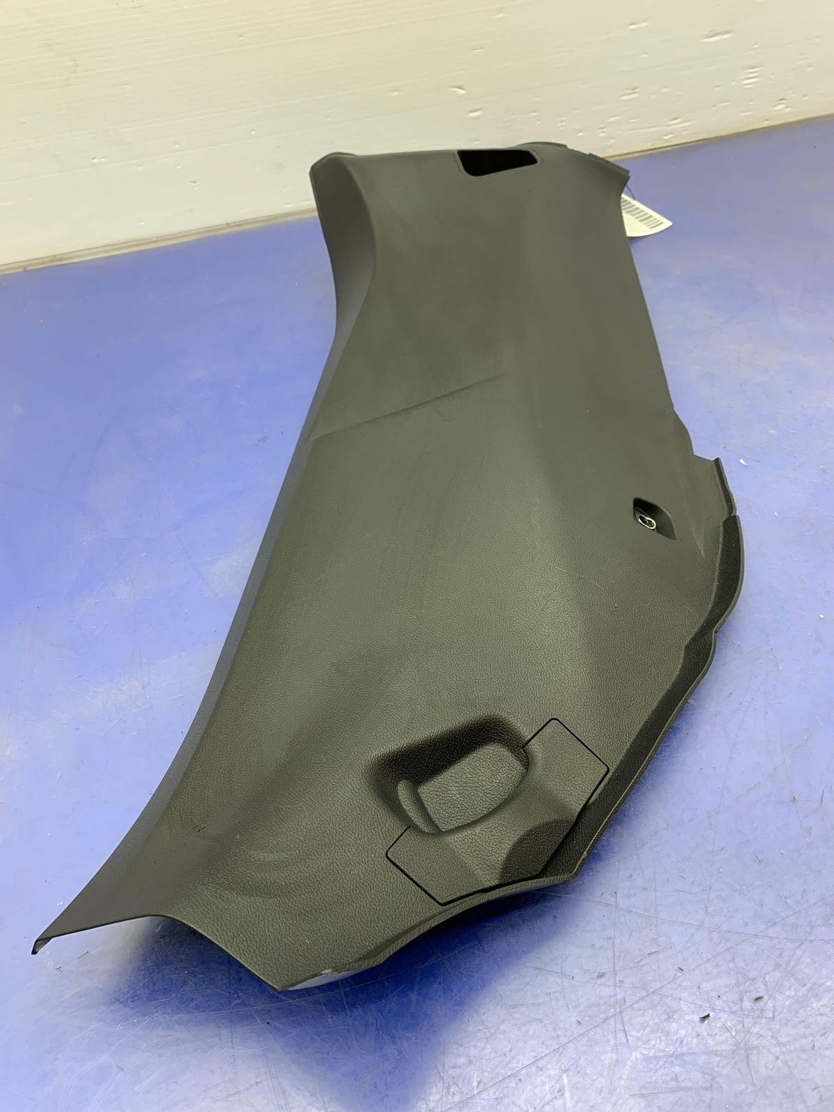 2017-2020 MASERATI LEVANTE M161 RIGHT REAR LOWER C PILLAR COVER TRIM 670040379