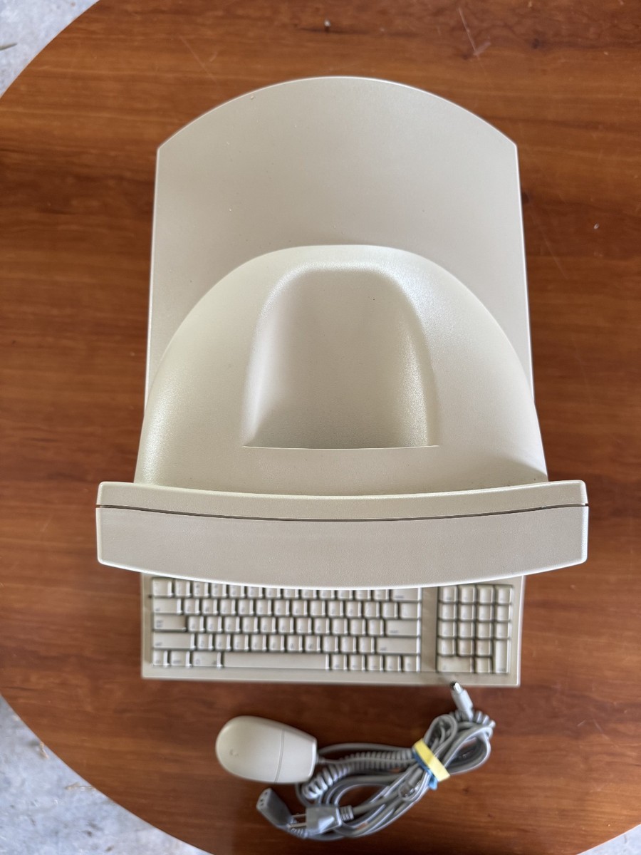 Vintage 1993 Apple Macintosh Color Classic — For Parts or Repair