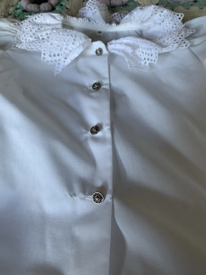 Blusa infantil vintage con cuello de encaje con ojales 3T en adelante? Fancy Royalty White Foto 2 de 4